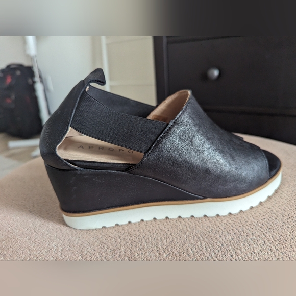 Apropos Wedge Sandals - Size 10 - Picture 2 of 4